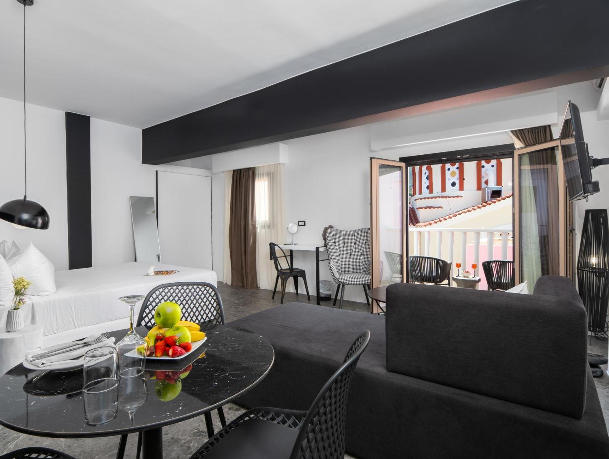 Kalypso Suites Hotel - Adults Only Элунда Экстерьер фото